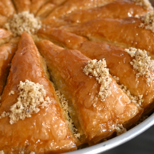 Guitar 1 – Classic Baklava with Walnut