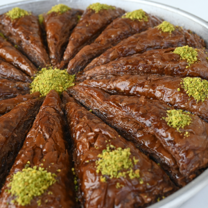 Guitar 4 – Classic Baklava with Chocolate & Pistachio