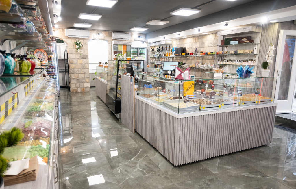 Cake shop Serenada in Šibenik center near the Cathedral that offers baklava, shells, midye, rolls, desserts, ice cream and candy.